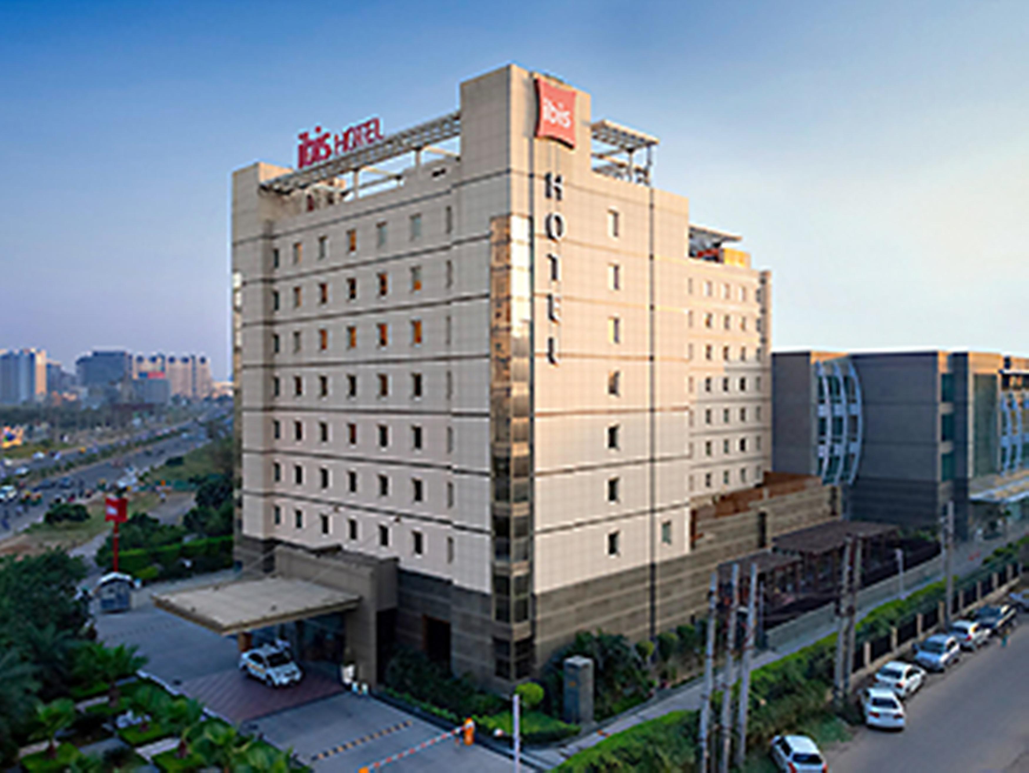 Ibis Gurgaon Golf Course Road - An Accor Brand Hotel Exterior foto